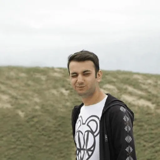 Ali Rezaee candid